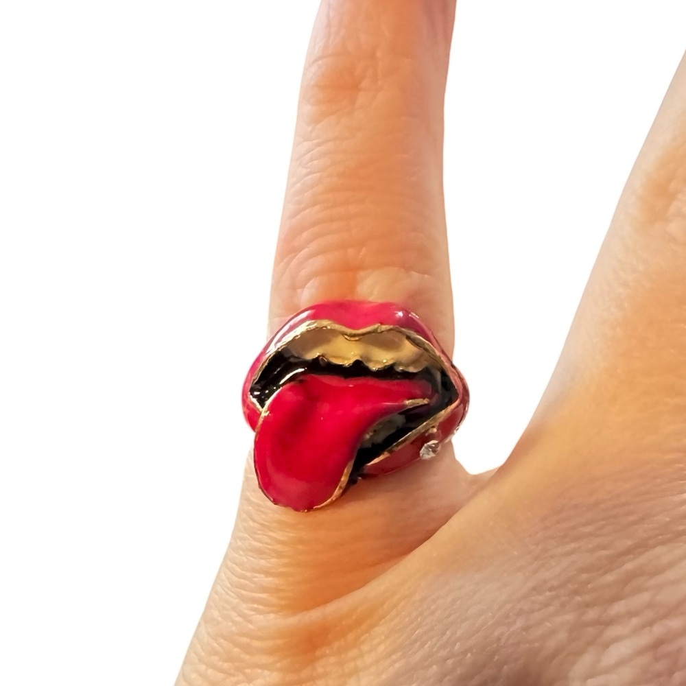 Vintage Red Lips Rhinestone Ring Gold Tone Size 5 Pop Art Statement Costume